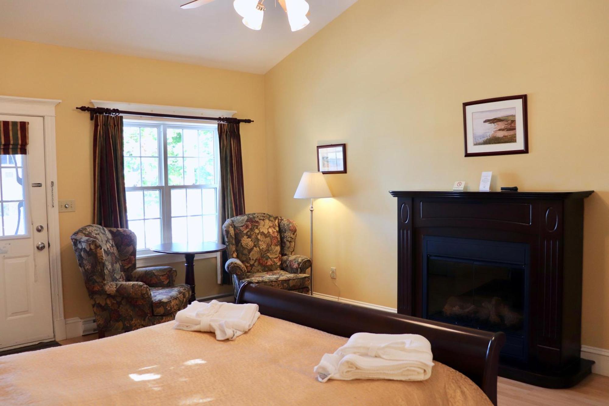 Shining Waters Country Inn Кавендиш Экстерьер фото